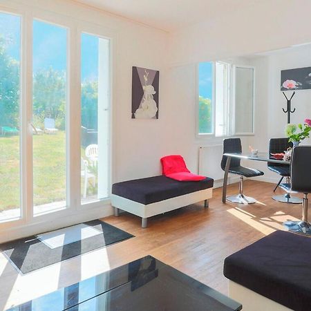 2 Bedroom Stunning Home In Ploumagoar Zewnętrze zdjęcie
