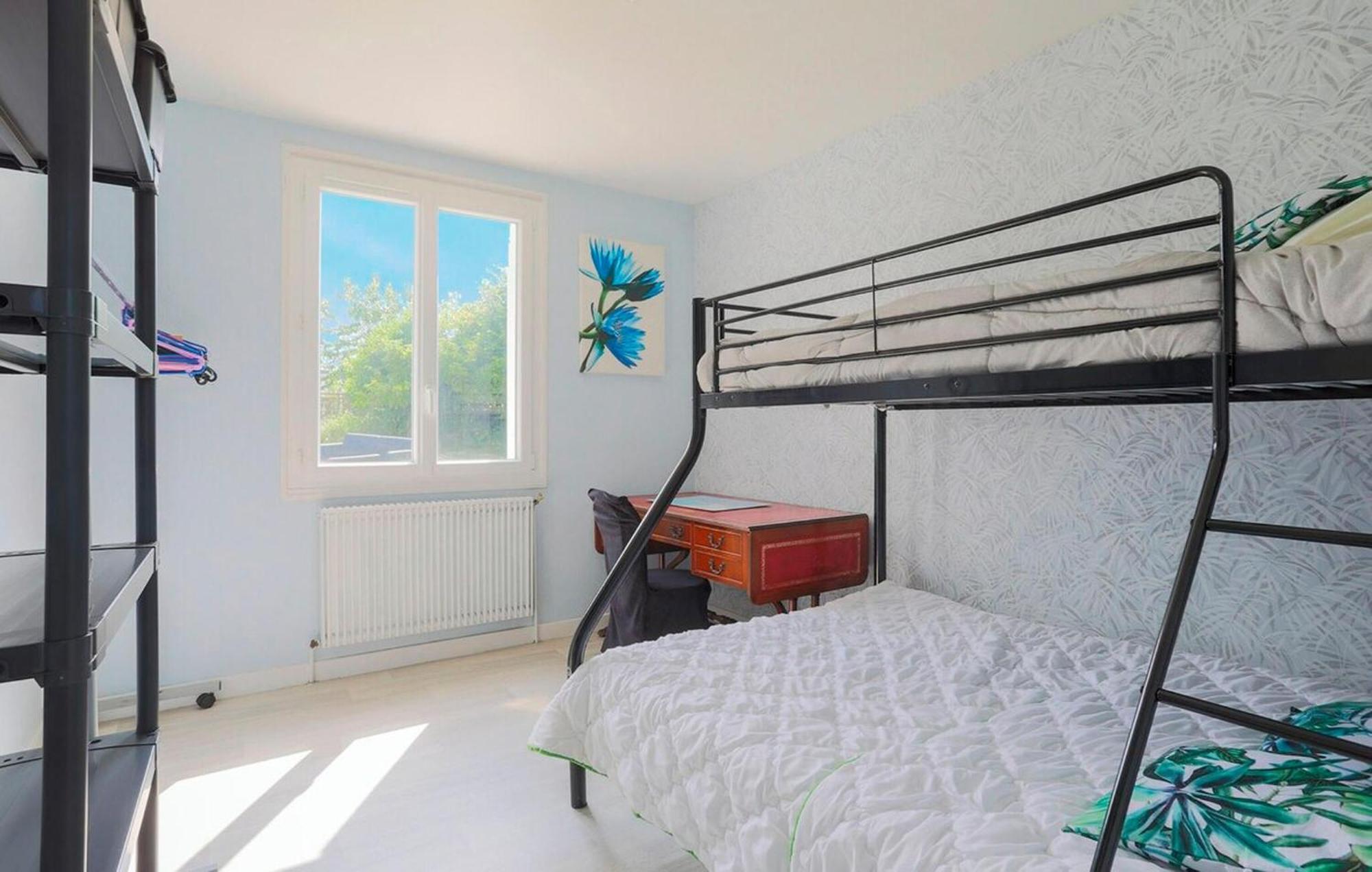 2 Bedroom Stunning Home In Ploumagoar Zewnętrze zdjęcie