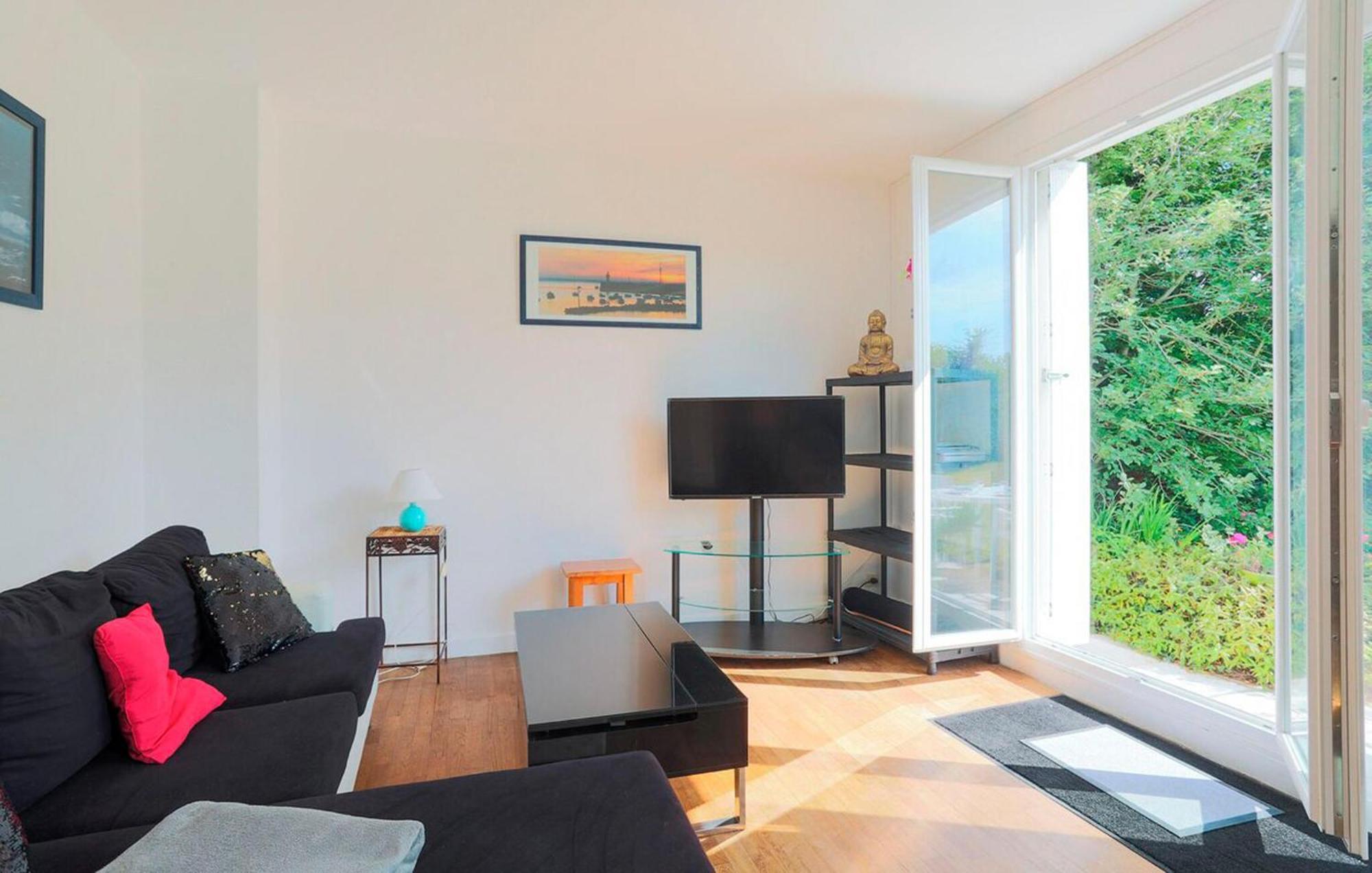 2 Bedroom Stunning Home In Ploumagoar Zewnętrze zdjęcie